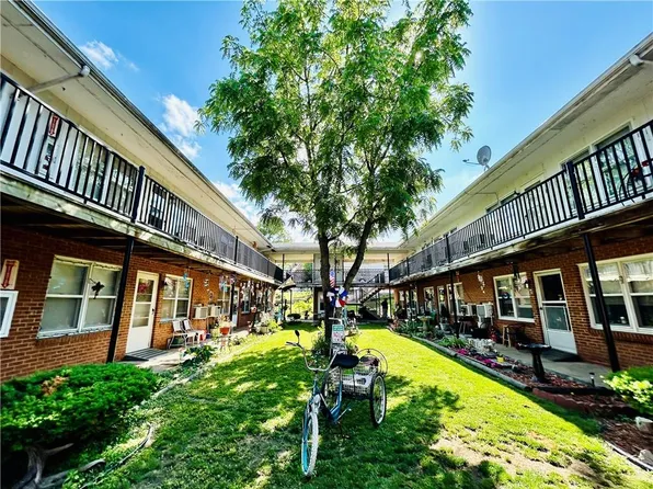 207 S 5th St, Louisiana, MO 63353