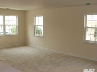 262 Eastern Pkwy APT 4, Farmingdale, NY 11735