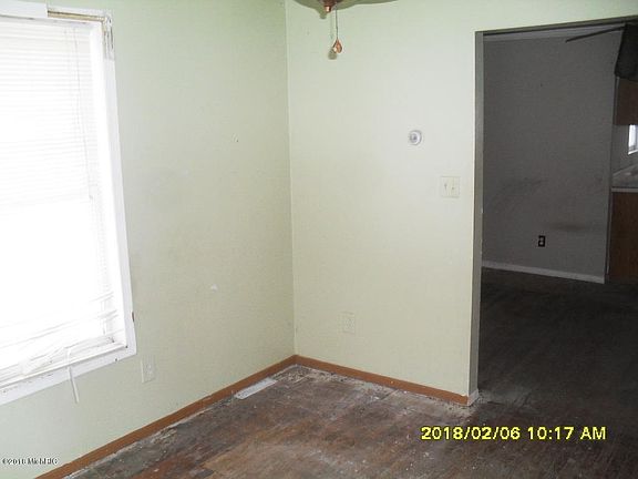 4th image of 1601 Superior St
