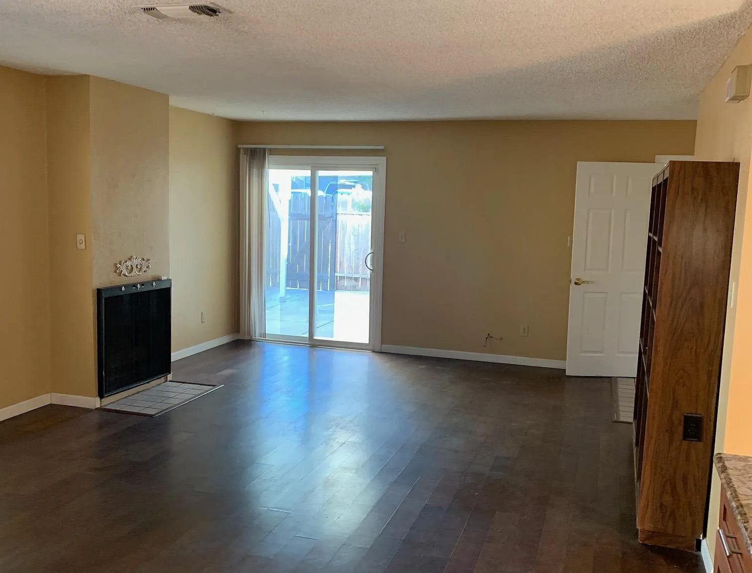 5394 Elsinore Way — Photo 3