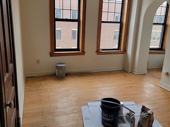 3rd image of 1465 W Montrose Ave #3