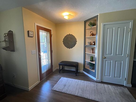 2nd image of 751 Meadowlark Ln