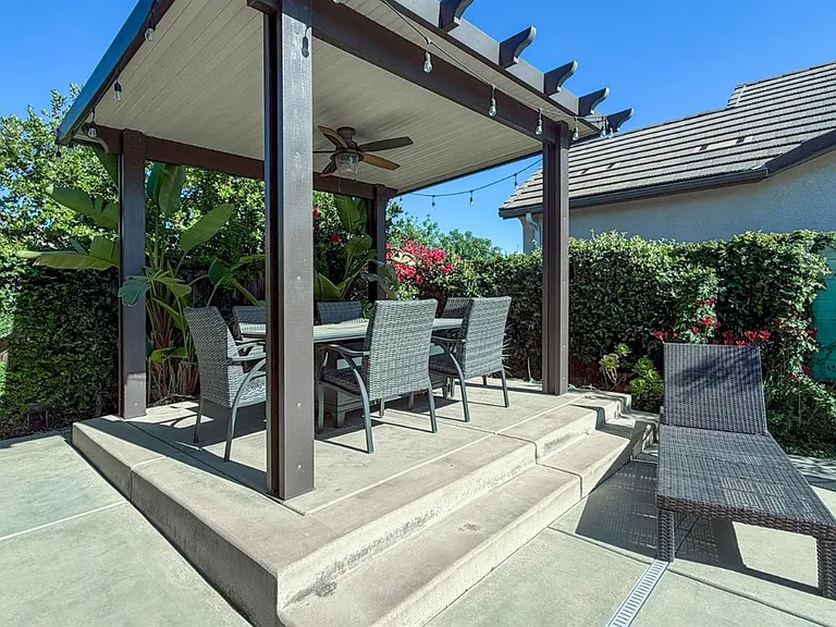 3060 Morris Ave — Photo 10