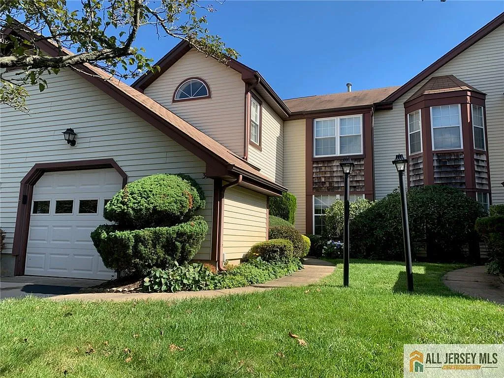 2 bed, 2.5 bath, 1318 sqft, $2,580 — Photo 1