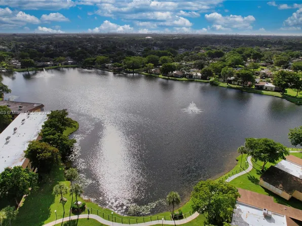 301 Cambridge Rd APT 305, Hollywood, FL 33024
