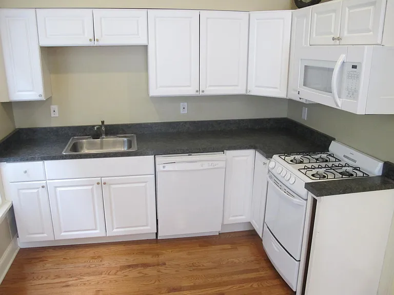 47 Vick Park #1 — Photo 2