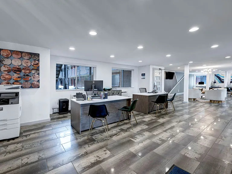 Ten 30 & Ten 49 Apartments — Photo 14