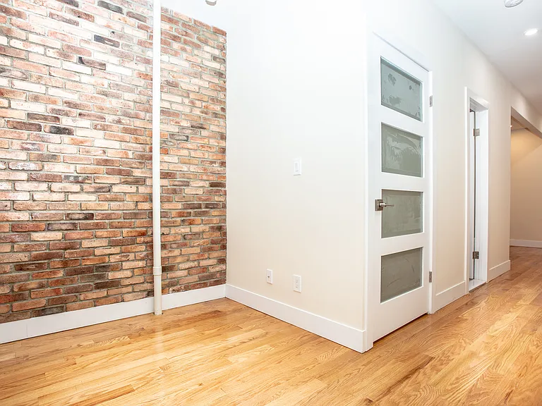 67 Diamond St #2R — Photo 6