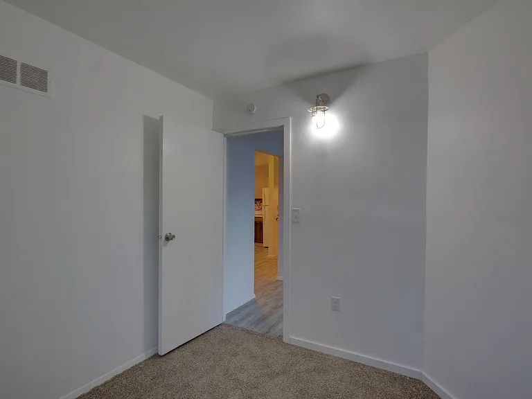 1105 Tremont Ave — Photo 9