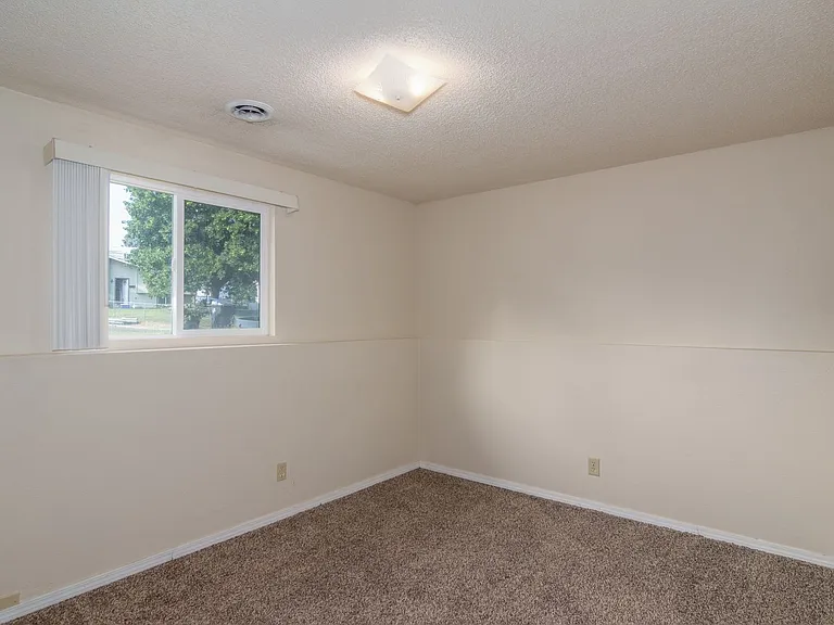 1309 Pineview St — Photo 10