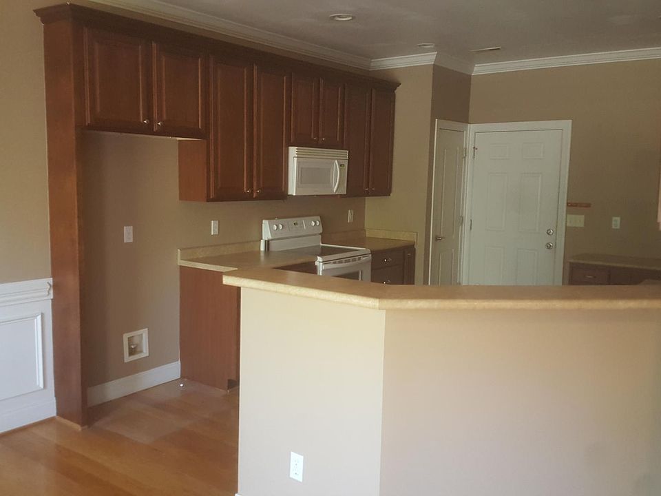 2nd image of 104 Saffron Way