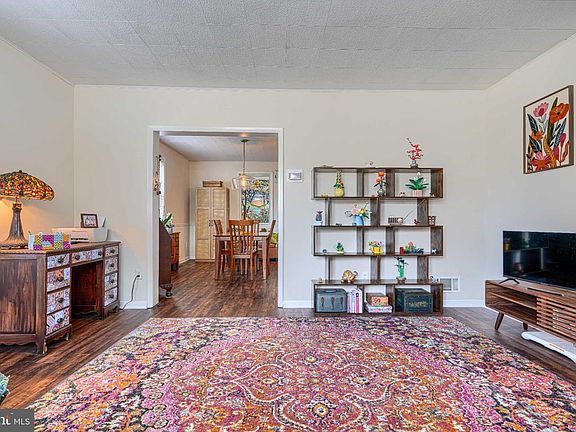 5th image of 13 Lyndale Ave
