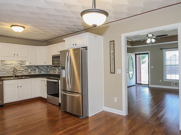 5th image of 218 Stone Meadow Dr