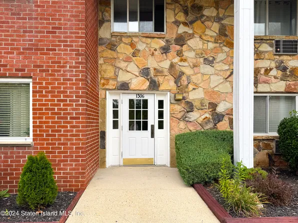 1306 Rockland Ave APT 2D, Staten Island, NY 10314