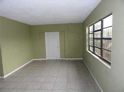 4th image of 1930 NW 184th St
