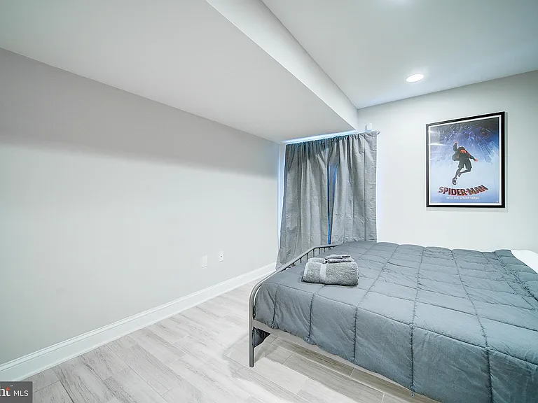 1513 S Lambert St — Photo 45