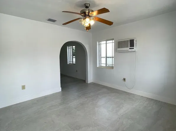 702 W 35th St, Hialeah, FL 33012
