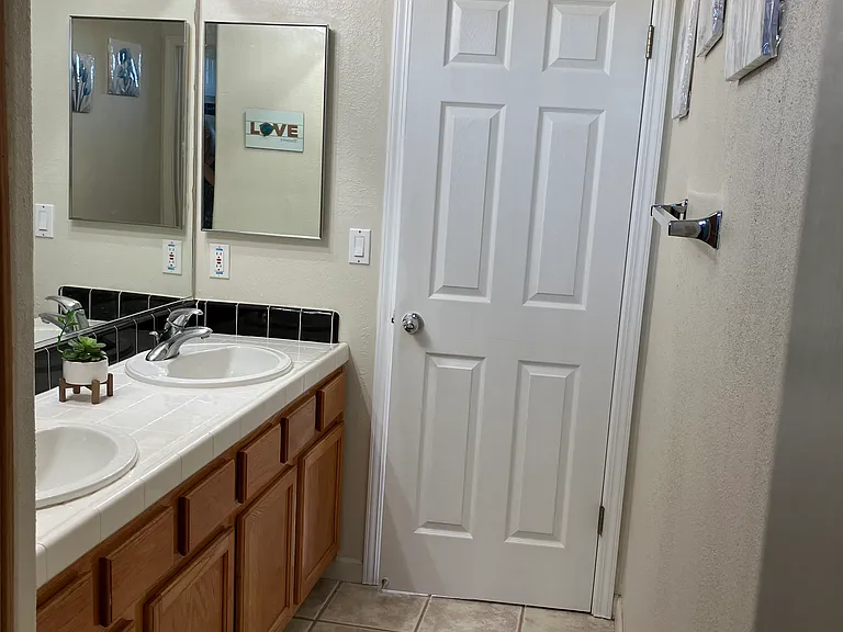 Bathroom in upstairs