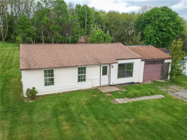 121 Sunflower Rd, Butler, PA 16001