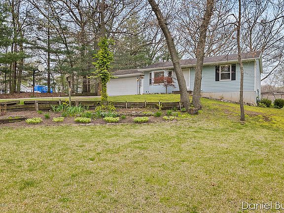 2nd image of 3431 Vineyard Ave NE