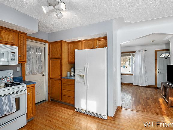 2nd image of 3188 Stratford Dr SW