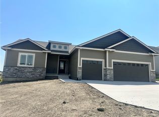 20 NW Valleyview Dr, Waukee, IA 50263