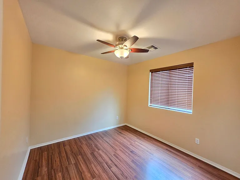 7805 S 48th Ln — Photo 10