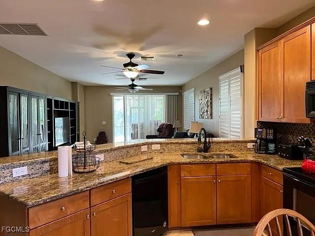 10602 Camarelle Cir — Photo 7