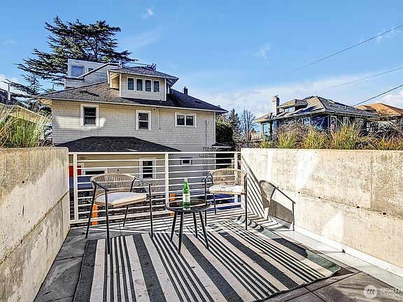 Photos of similar unit in community>