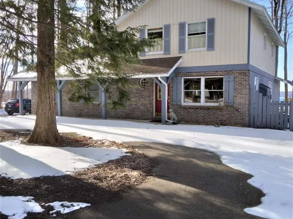 261 Heacock Rd, Harbor Springs, MI 49740