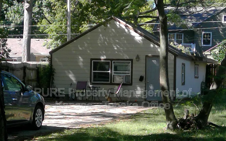 1623 SW Campbell Ave — Photo 1