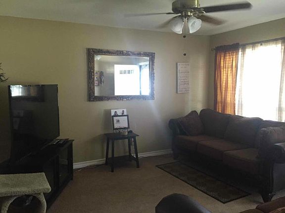 2nd image of 10925 Gates Ln