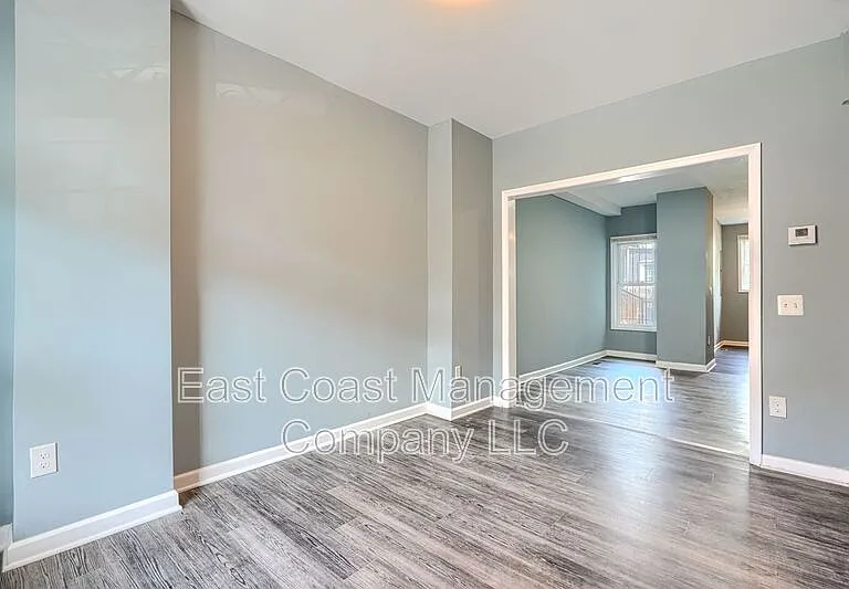 2408 Llewelyn Ave — Photo 2