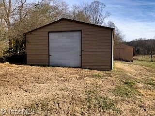 4th image of 188 E Meadows Dr