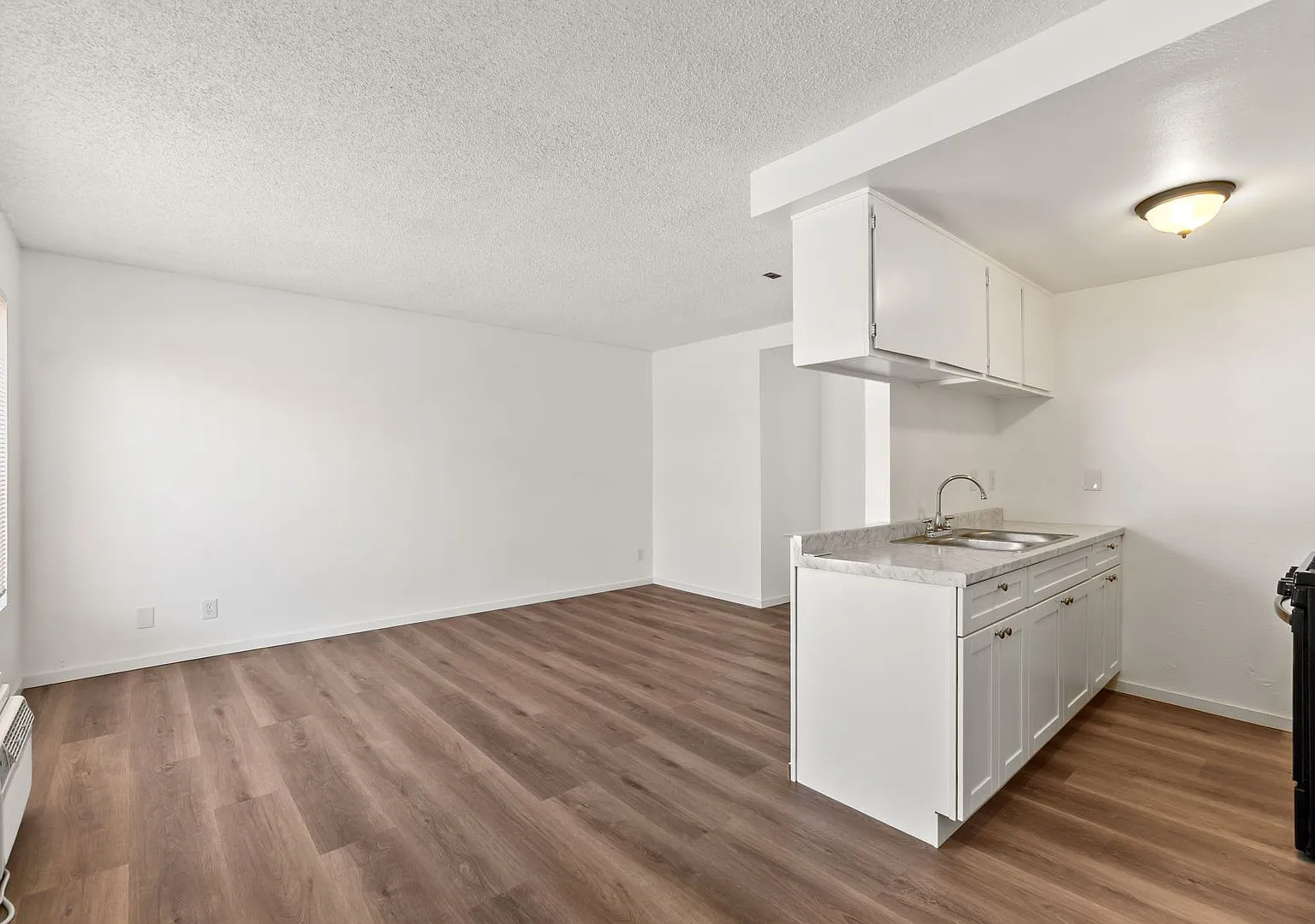 Dresser Complex — Photo 1