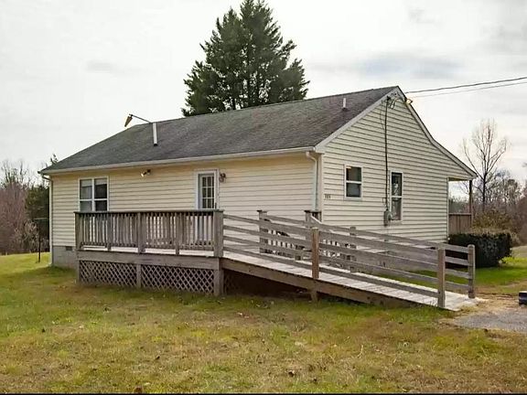 3rd image of 324 Montreal Ln
