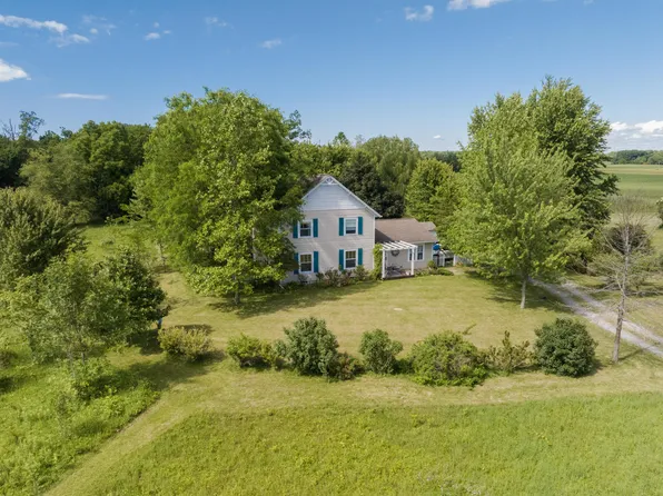 5665 W Phillips Rd, Three Oaks, MI 49128