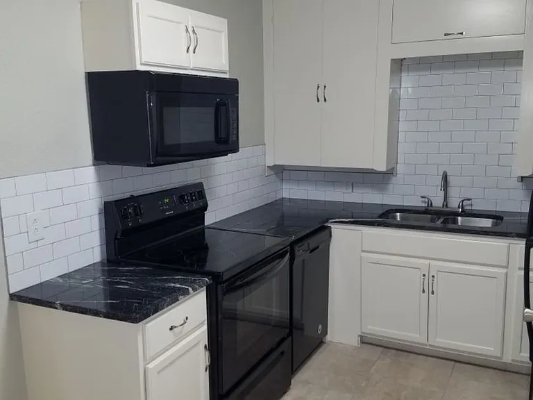 2909 Avenue A #2909 — Photo 3
