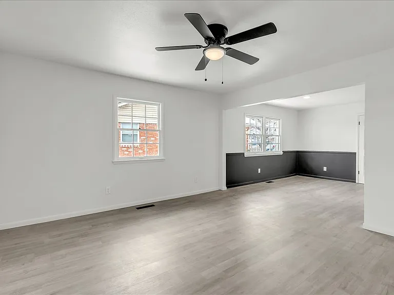 10313 N McKinley Ave — Photo 1