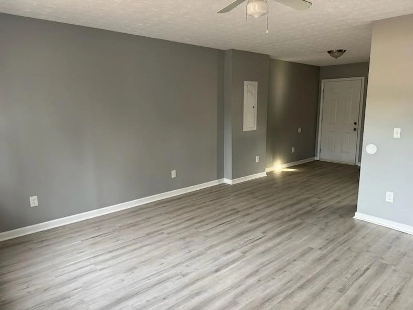 6-1670 A — Photo 2