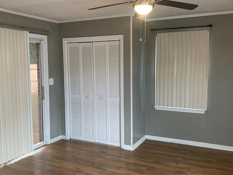 1094 Briarwood Dr — Photo 12