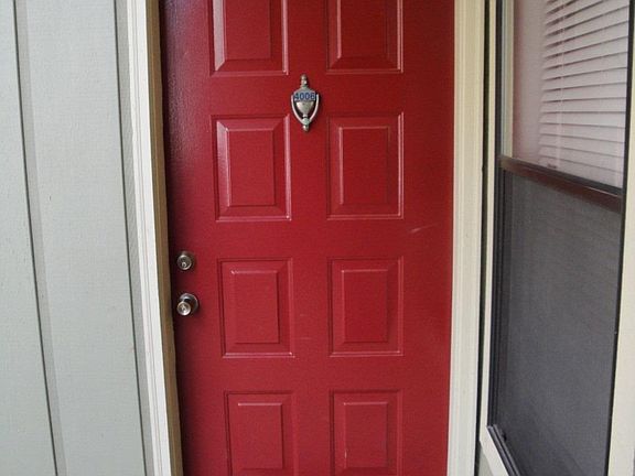 4th image of 4006 Woodridge Way