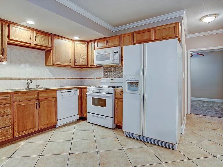 315 W Saulnier St #A — Photo 10