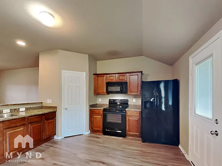 11101 Bock Rd — Photo 3
