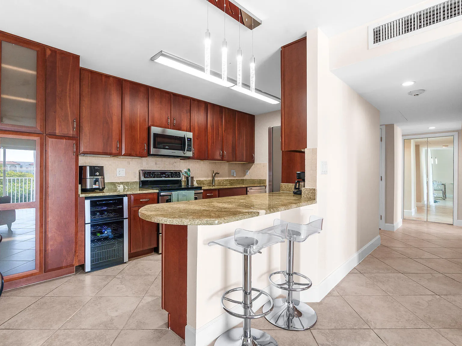 2 bed, 2.0 bath, 1093 sqft, $3,000 — Photo 2