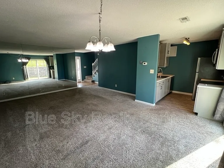2119 Silverbrook Dr — Photo 4