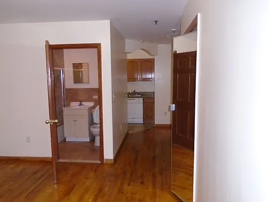 Rented by 18 REALTY | media 11