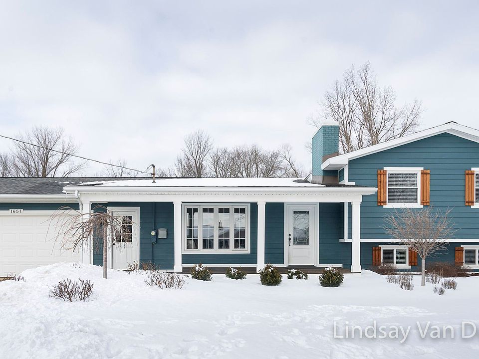 1st image of 1651 Barry St