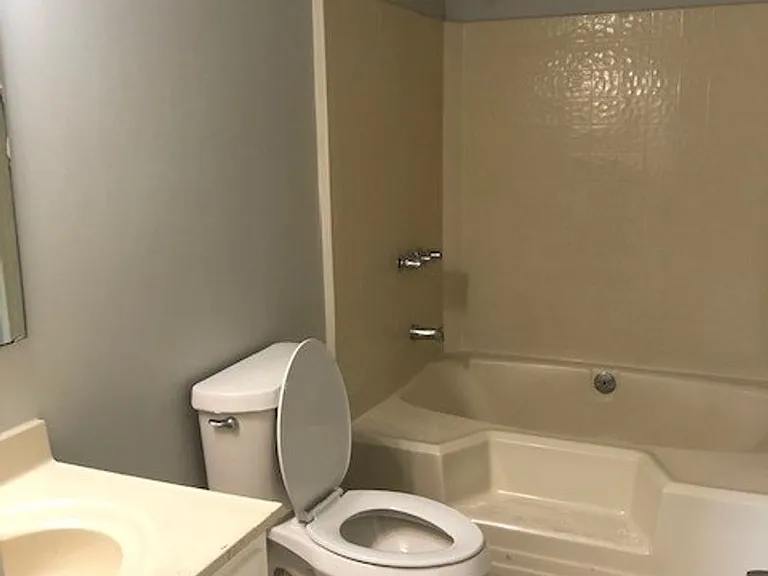 511 Grant Ln — Photo 10