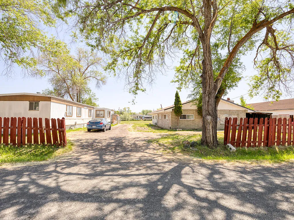 3126 Delaware Ave photo 1